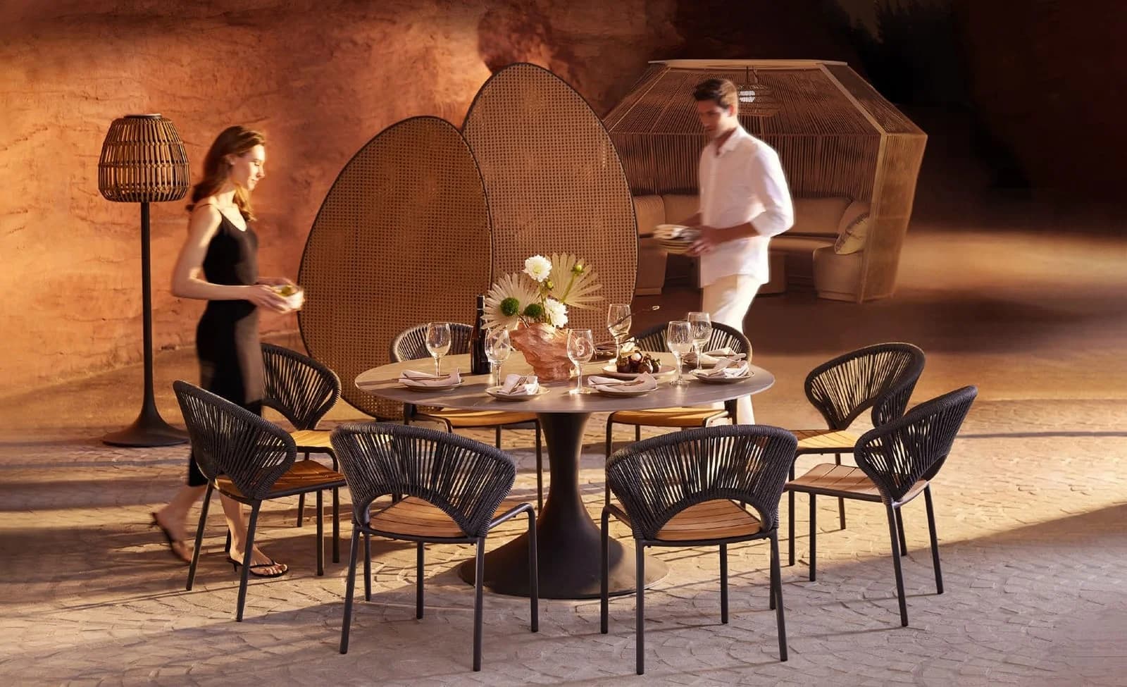 Eoosin Homeworld — ambiente de jantar externo